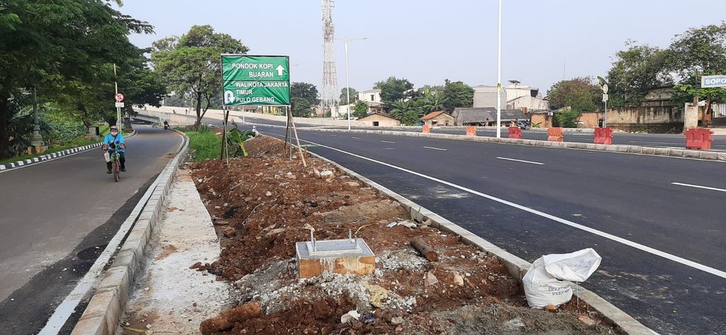 Suasana uji coba flyover Cakung di Jakarta Timur