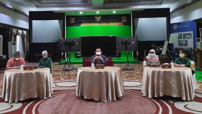 Tim peneliti vaksin merah putih, rektor unair, Direktur Pendidikan Profesi dan Penelitian RSU dr Soetomo Surabaya dan Direktur Utama RS Unair