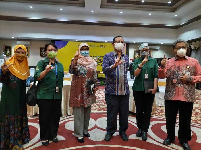 Tim peneliti vaksin merah putih, rektor unair, Direktur Pendidikan Profesi dan Penelitian RSU dr Soetomo Surabaya dan Direktur Utama RS Unair
