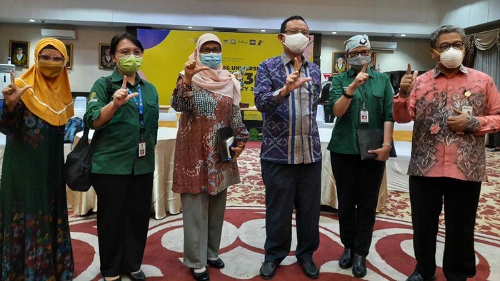 Tim peneliti vaksin merah putih, rektor unair, Direktur Pendidikan Profesi dan Penelitian RSU dr Soetomo Surabaya dan Direktur Utama RS Unair