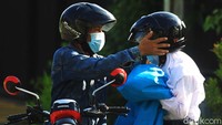 Siswa/i juga harus menunjukan surat rekomendasi dari orang tua. Siswa/i wajib dihantarkan oleh orang tuanya masing-masing menuju sekolah untuk mencegah persebaran COVID-19.