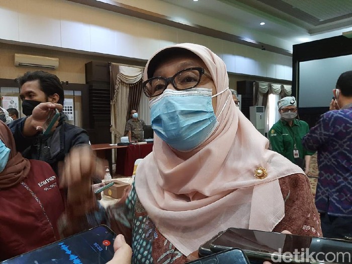Koordinator Produk Riset COVID-19 Unair, Prof Ni Nyoman Tri Puspaningsih mengatakan, sejak awal penelitian vaksin sudah menggunakan tiga metode. Yaitu klasikal yang sering digunakan adalah inactivated virus alias membuat vaksin dari virus utuh yang dimatikan dan dua next generation.