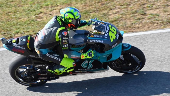 PORTIMAO, PORTUGAL - APRIL 17: Valentino Rossi of Italy and Petronas Yamaha SRT heads down a straight during the MotoGP of Portugal - Qualifying at Autodromo Internacional Do Algarve on April 17, 2021 in Portimao, Portugal. (Photo by Mirco Lazzari gp/Getty Images)