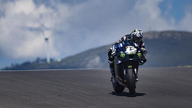 PORTIMAO, PORTUGAL - APRIL 18:  Maverick Vinales of Spain and Monster Energy Yamaha MotoGP Team heads down a straight  during the MotoGP race during the MotoGP of Portugal - Race at Autodromo Internacional Do Algarve on April 18, 2021 in Portimao, Portugal. (Photo by Mirco Lazzari gp/Getty Images)