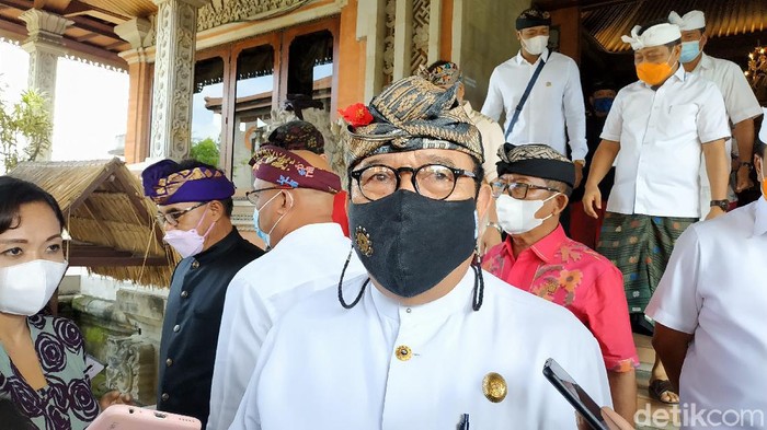Wakil Gubernur Bali Tjokorda Oka Artha Ardhana Sukawati (Cok Ace) di DPRD Bali