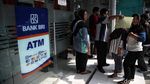 Potret Antrean Warga Ambil BLT UMKM Rp 1,2 Juta di Rorotan