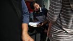 Potret Antrean Warga Ambil BLT UMKM Rp 1,2 Juta di Rorotan Potret Antrean Warga Ambil BLT UMKM Rp 1,2 Juta di Rorotan