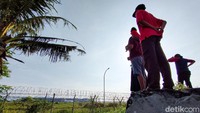 PT. Angkasa Pura I selaku pengelola bandara YIA menyadari bahwa minat masyarakat untuk menyaksikan momen pendaratan dan lepas landas pesawat di YIA cukup tinggi. Karena itu mereka berencana membangun spot khusus untuk mengakomodir aktivitas tersebut. 