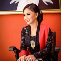 Nama Yuni Shara juga sempat menjadi bahan perbincangan karena penampilannya. Bukannya pujian, Yuni malah memperoleh komentar terkait body shaming karena penampilannya yang disebut terlihat tua dan berkeriput. Walaupun demikian, Yuni Shara tampak santai menanggapinya dan mengatakan bahwa dirinya memang sudah tak lagi muda. Foto: Instagram @yunishara36