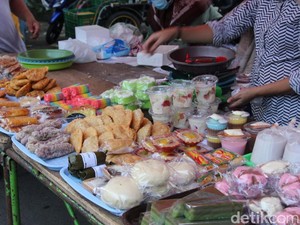 5 Takjil Enak yang Wajib Dibeli di Pasar Takjil Taman Sulfat Malang