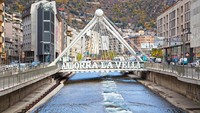Andorra La Vella, ibu kota negara ini menjadi surga belanja di Eropa. (Getty Images/iStockphoto)