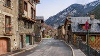 Andorra dikenal sebagai negeri kedamaian. Sebagai negara tertua ke-14 di dunia, Andorra tak pernah dijajah selama ratusan tahun. (Getty Images/iStockphoto)
