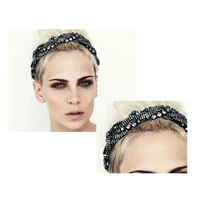 Braided Crystal Twists and Chunky Strands Headwrap, demikian nama bando ini, dihiasi taburan kristal Swarovski. Tak heran bila harganya mencapai US$ 1.375 atau Rp 20 juta. (Foto: Instagram)