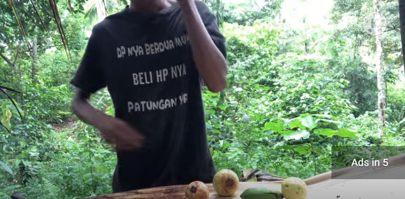 Bukan di Restoran, Orang-orang Ini Buka Puasa di Tengah Hutan