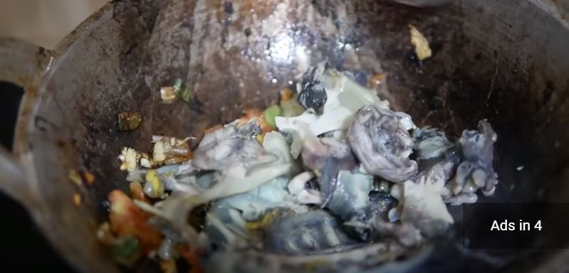 Bukan di Restoran, Orang-orang Ini Buka Puasa di Tengah Hutan