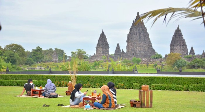 Candi Prambanan Suasana Ngabuburit Teample, menanti buka puasa sambil menikmati view Candi Prambanan (dok PT TWC)