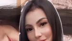 Cantiknya Tisya Erni, Model Hot yang Suka Ngopi dan Ngemil Apel