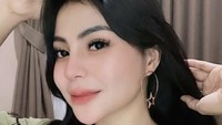 Beredar kabar dekat dengan Sule, nama model canrik Tisya Erni tiba-tiba jadi sorotan netizen. Banyak netizen yang meninggalkan komentar di Instagram milik model dengan penampilan seksi ini. Foto: Instagram @erni_tisya