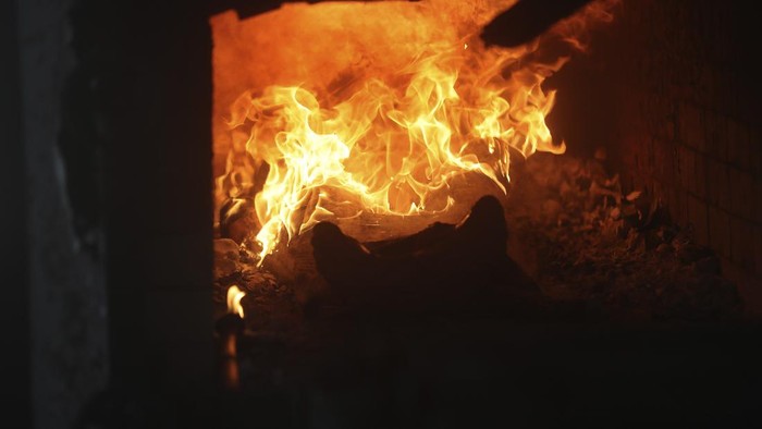 A COVID-19 victim is cremated in Vasai, outskirts of Mumbai, India, Thursday, April 15, 2021. India reported more than 200,000 new coronavirus cases Thursday, skyrocketing past 14 million overall as an intensifying outbreak puts a grim weight on its fragile health care system.