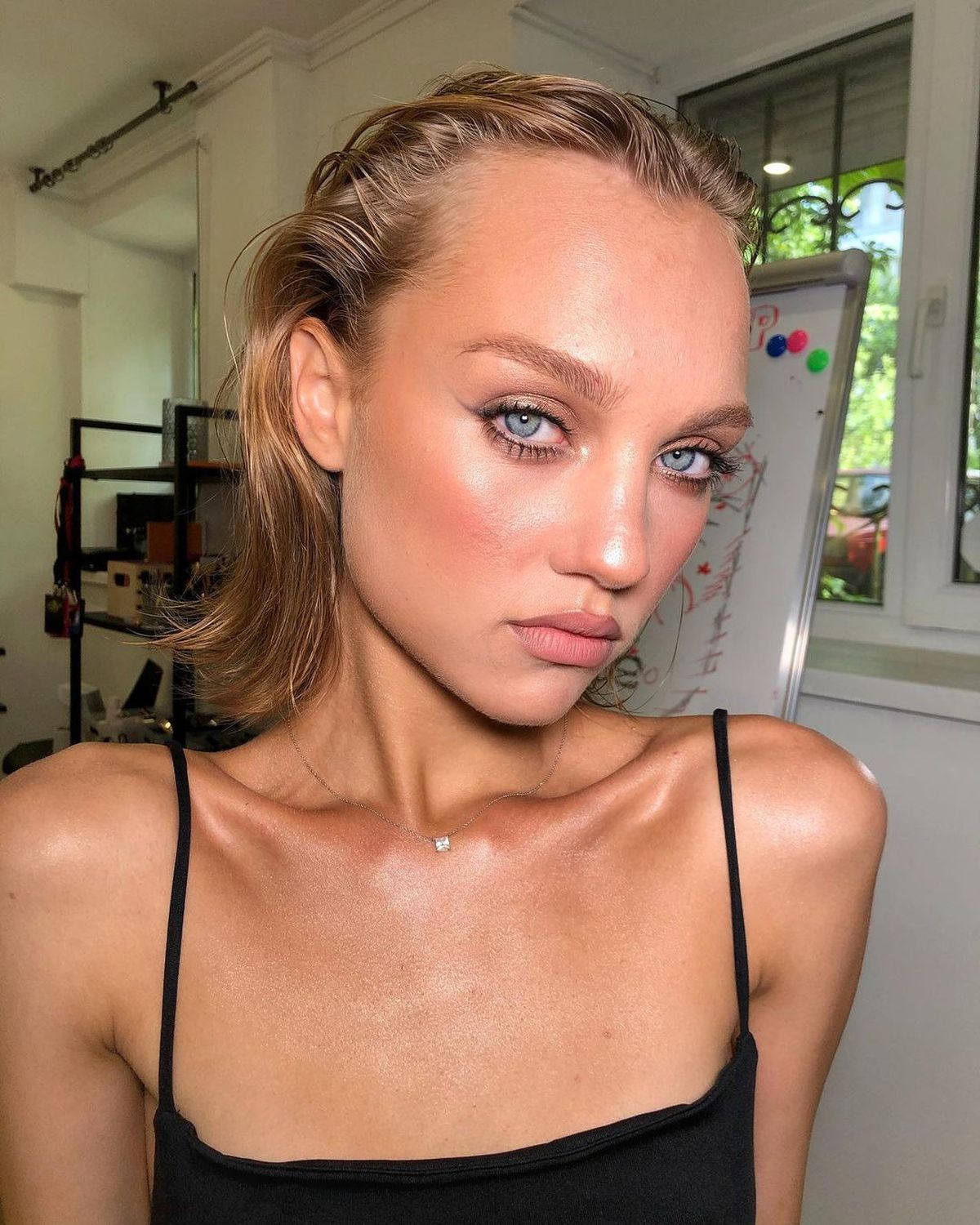 Biseksuallarning guruh jinsiy aloqasi Seks xotini erining joyida sikishdi