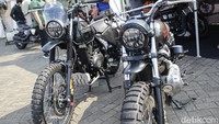 Royal Enfield Himalayan dan Interceptor ini merupakan kolaborasi dengan Smoked Garage yang masing-masing unitnya hanya tersedia sebanyak 21 unit.