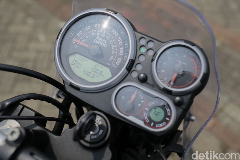 Royal Enfield memperkenalkan 2 unit motor Himalayan dan Interceptor di ajang IIMS Hybrid 2021. Cuma ada 21 unit yang tersedia di Indonesia lho.