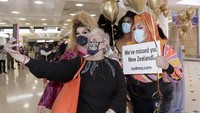 Travel bubble yang telah diwacanakan sejak tahun lalu antara New Zealand dan Australia akhirnya terlaksana. Kegembiraan nampak di wajah wisatawan. (Nick Perry/AP)