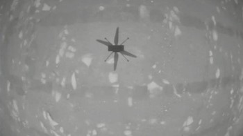Kami sekarang dapat mengatakan bahwa manusia telah menerbangkan helikopter di planet lain, kata Project Manager Ingenuity MiMi Aung dalam kesempatan yang sama. Foto: NASA