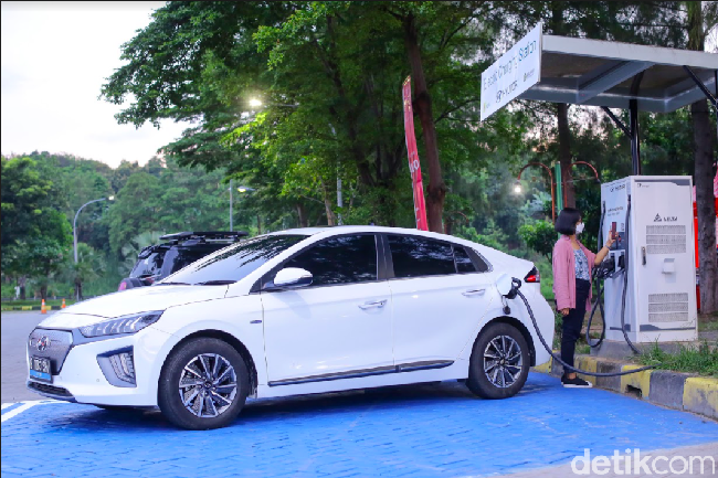 Mobil Listrik Bebas Ganjil Genap di Tol
