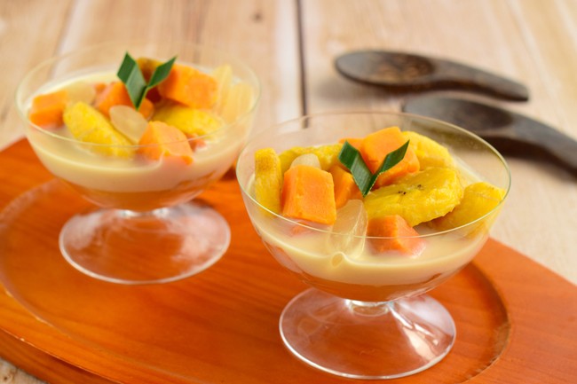 Kolak, banana compote with sweet potato and kolang kaling