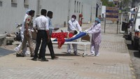 Para pakar di India menyebut lonjakan kasus ini kemungkinan disebabkan karena adanya varian baru Corona yang lebih cepat menular. AP Photo/Ajit Solanki.