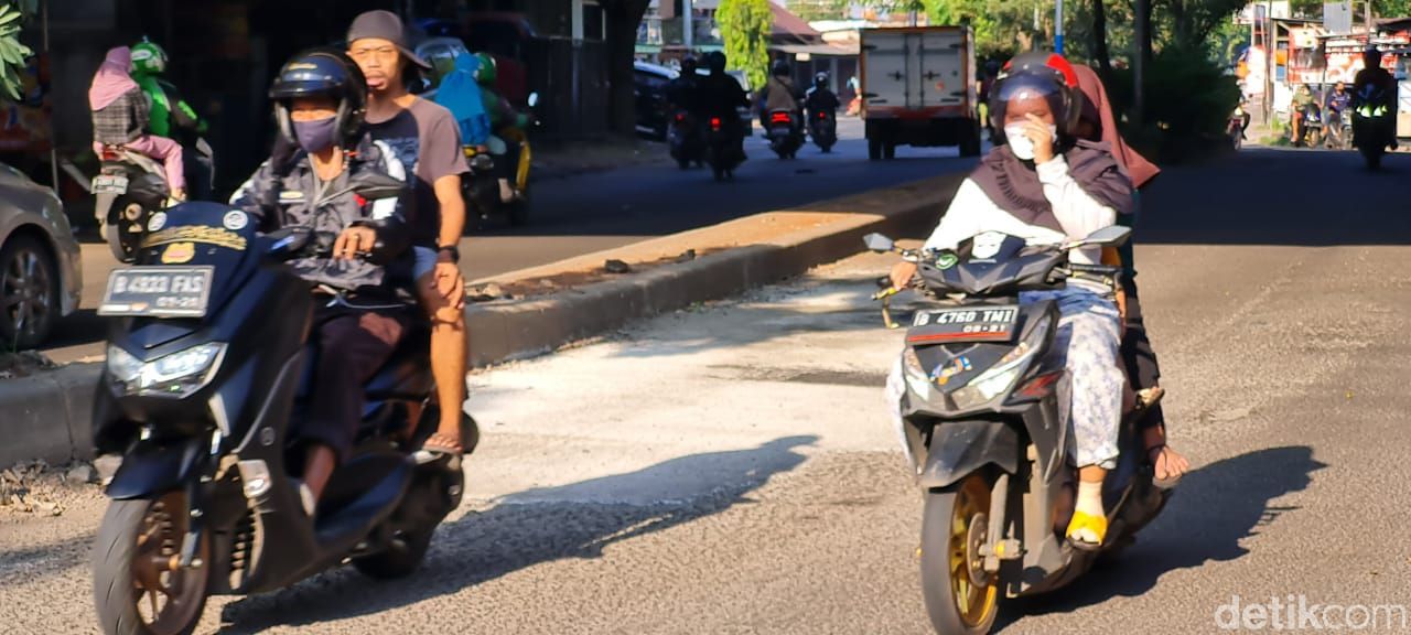 Jl I Gusti Ngurah Rai dekat Stasiun Cakung, semula rusak dan kini sudah diperbaiki. 20 April 2021. (Farih Maulana Sidik/detikcom)