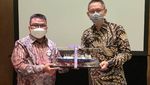 Kapal FSRU Jawa Satu Terima Kargo LNG dari Kapal LNGC Tangguh Towuti