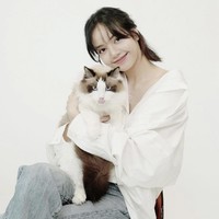 Luca memegang posisi visual di antara kelima kucing Lisa BLACKPINK. Inilah pose gemas Luca yang penurut dan anteng. Foto: dok. Instagram lalalalisa_m