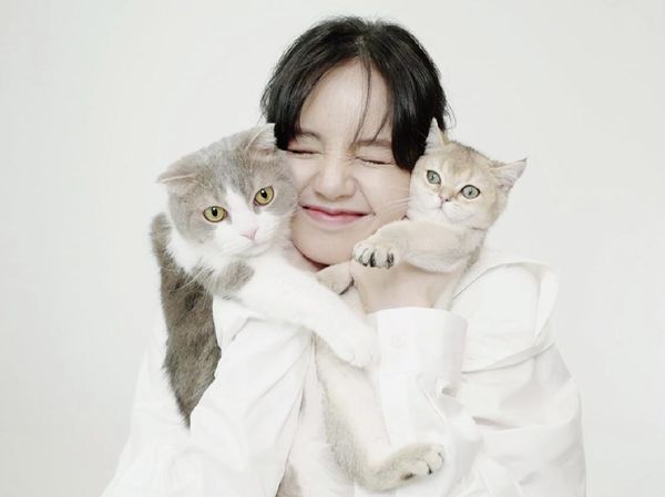 10 Potret Lisa BLACKPINK dan Keluarga Kecilnya, Lima Kucing Menggemaskan