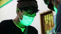 Karena bagi mereka tato adalah goresan masa lalu yang akan sulit hilang. 