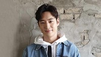 Ketika akan menghadapi hal penting, Lee Je Hoon selalu didatangi mimpi mengerjakan ujian di sekolah, duduk di meja, dan mengerjakan tes, tapi kesulitan dalam menyelesaikannya. (Foto: dok Instagram leejehoon_official)