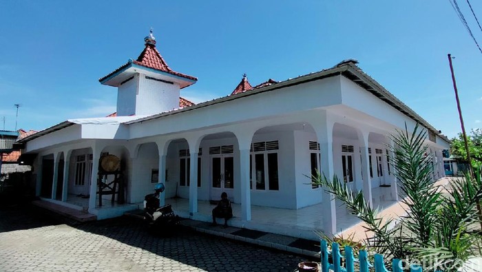Menengok Kisah dan Sejarah Masjid Tertua di Majalengka Masjid Jami Darussalam disebut-sebut sebagai masjid tertua di Kabupaten Majalengka, Jawa Barat. Pembangunan masjid berawal pada Sunan Gunung Jati.
