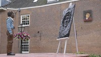 Sebagai seorang master yang inovatif dan produktif dalam tiga media, ia dilabeli seniman visual terbesar dan paling penting dalam sejarah seni Belanda. Karya-karya Rembrandt menggambarkan berbagai gaya dan subjek, dari portrait dan self portrait, lanskap, adegan bergenre, adegan alegoris dan historis, tema alkitabiah dan mitologis serta studi hewan.  