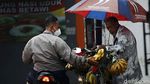 Meski Usai Lanjut, Kakek Ini Tetap Semangat Berjualan Pisang