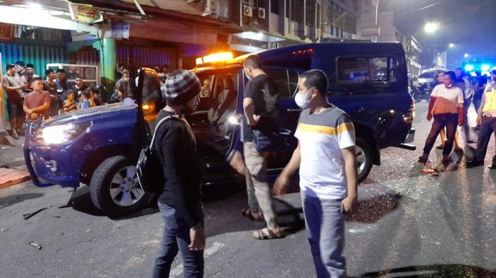 Mobil dinas bea cukai Riau diserang massa tak dikenal di Pekanbaru (Dok istimewa)