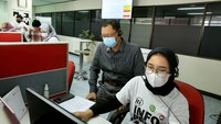PT Pelni mengajak jajaran manajemen menyapa konsumen dengan menjawab panggilan telepon masuk ke contact center dalam rangka memperingati Hari Konsumen Nasional yang jatuh pada 20 April. Foto: dok. Pelni