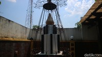 Di Monumen Ari-ari Kartini terdapat sebuah tugu yang pertanda ada ari-ari atau plasenta Kartini. Tugu tersebut ditandai dengan tulisan Tempat RA Kartini dilahirkan 21 April 1879. Tugu monumen ari-ari tersebut dibangun pada bulan November 1951. 