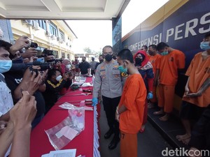Nyamar Gadis Seksi, Pemuda Cirebon Lakoni Prostitusi Online