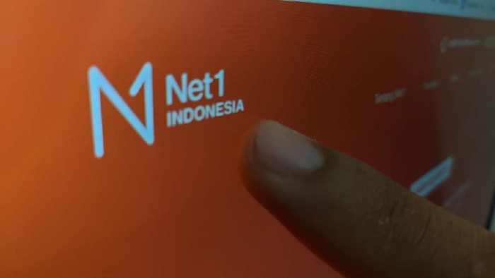 Net1 Indonesia merek dagang PT Sampoerna Telekomunikasi Indonesia yang menggelar layanan 4G di pita frekuensi 450 MHz.