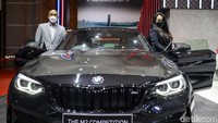 Integrasi pengalaman pelanggan secara daring dan luring ini terus ditingkatkan BMW Group Indonesia dalam menghadapi tantangan terkini. Ditambah lagi dengan kehadiran BMW M Performance Parts dan juga Original BMW Lifestyle, turut memeriahkan penawaran BMW Group Indonesia di IIMS Hybrid 2021.