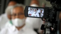 Dalam pertemuan yang berlangsung tertutup tersebut, FPBNJ meminta keadilan bahwa hak pensiunan anuitas jiwasraya tidak ada pemotongan. FNBNJ melihat jiwasraya telah melakukan pelanggaran sepihak terhadap Perjanjian Kerjasama (PKS) bahwa merubah yg diperjanjikan tanpa persetujuan nasabah. Dalam pertemuan yang berlangsung tertutup tersebut, FPBNJ meminta keadilan bahwa hak pensiunan anuitas jiwasraya tidak ada pemotongan. FNBNJ melihat jiwasraya telah melakukan pelanggaran sepihak terhadap Perjanjian Kerjasama (PKS) bahwa merubah yg diperjanjikan tanpa persetujuan nasabah.