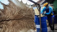 Permintaan bedug dari drum bekas tersebut ikut terdongkrak hingga dua kali lipat saat bulan Ramadhan.