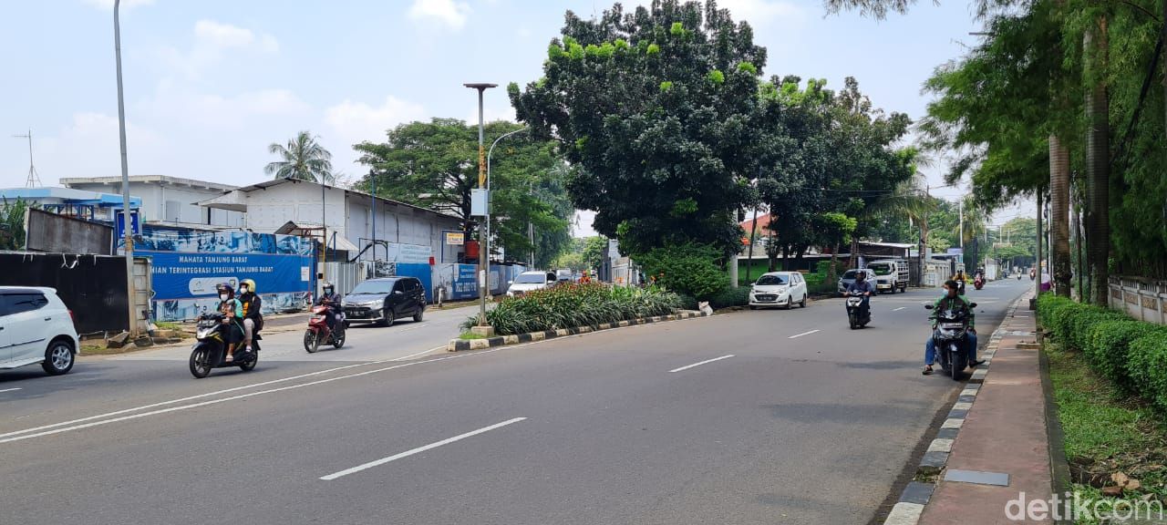 Persimpangan Jl Lenteng Agung Raya, Jakarta Selatan. (Farih Maulana Sidik/detikcom)