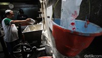 Rumah roti tersebut memiliki 14 pekerja dan memulai membuat roti di tahun 2010 silam. 